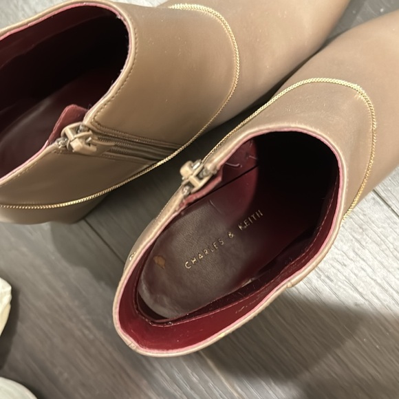 Charles & Keith Boots with attachable chains - Picture 6 of 7